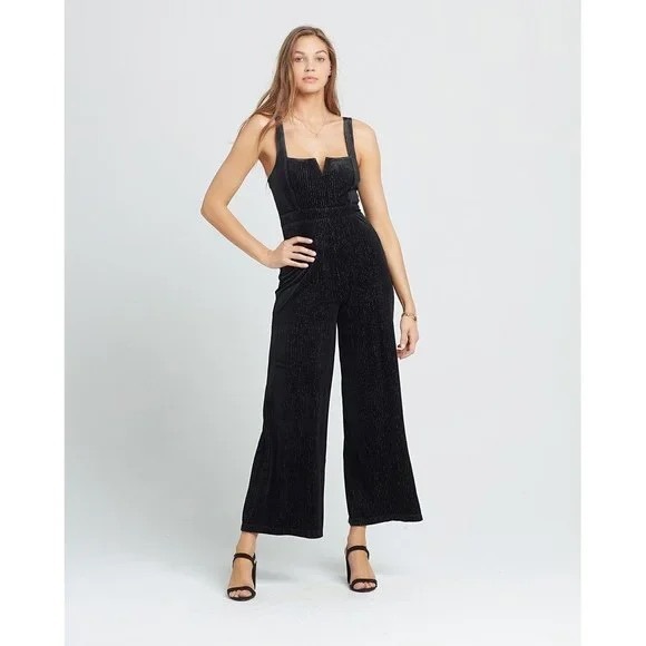 ✨ 𝐂𝐡𝐢𝐜 𝐁𝐥𝐚𝐜𝐤 𝐕𝐞𝐥𝐯𝐞𝐭 𝐉𝐮𝐦𝐩𝐬𝐮𝐢𝐭 ✨ - Picture 5 of 7